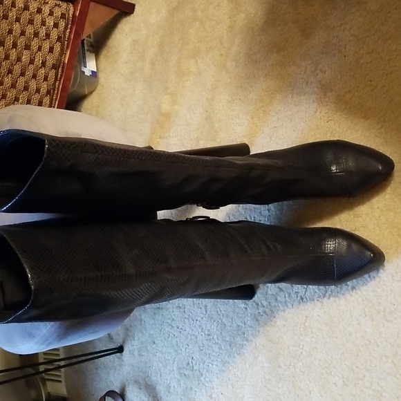 Boutique 9 Leather Knee Boots - Picture 5 of 11